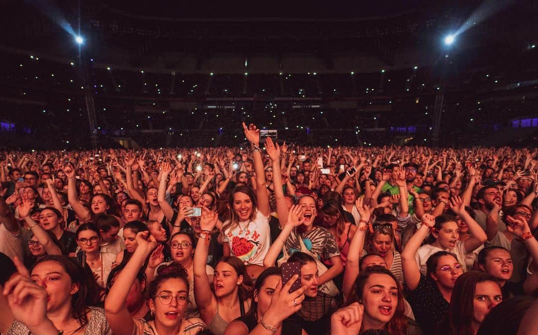 エド・シーランさんのインスタグラム写真 - (エド・シーランInstagram)「Lyon night #1 ! 📸 @zakarywalters #dividetour」5月26日 1時20分 - teddysphotos