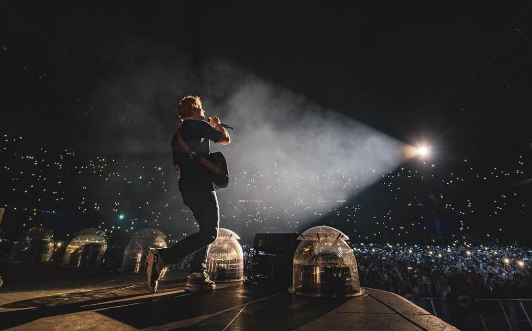 エド・シーランさんのインスタグラム写真 - (エド・シーランInstagram)「Lyon night #1 ! 📸 @zakarywalters #dividetour」5月26日 1時20分 - teddysphotos