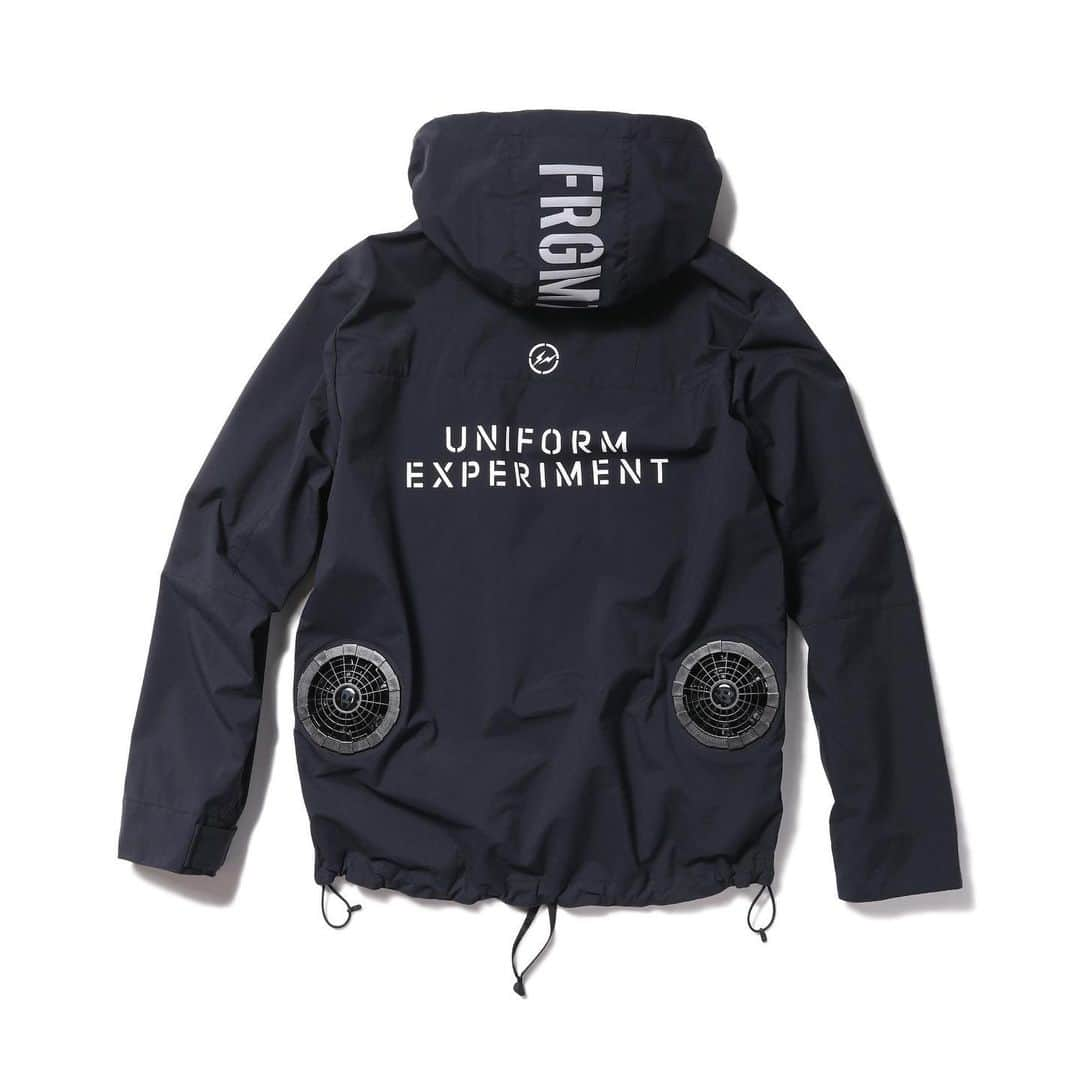 HYPEBEASTさんのインスタグラム写真 - (HYPEBEASTInstagram)「@hypebeaststyle: @fujiwarahiroshi’s fragment design has worked with @soph_co_ltd’s Uniform Experiment to create the fan cooling parka. The jacket features two detachable fans on the side for ventilation during summer heat. The fan cooling parka will release at soph.net on May 27. Photo: SOPH」5月26日 1時19分 - hypebeast