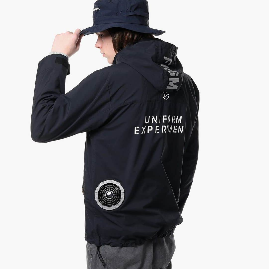 HYPEBEASTさんのインスタグラム写真 - (HYPEBEASTInstagram)「@hypebeaststyle: @fujiwarahiroshi’s fragment design has worked with @soph_co_ltd’s Uniform Experiment to create the fan cooling parka. The jacket features two detachable fans on the side for ventilation during summer heat. The fan cooling parka will release at soph.net on May 27. Photo: SOPH」5月26日 1時19分 - hypebeast