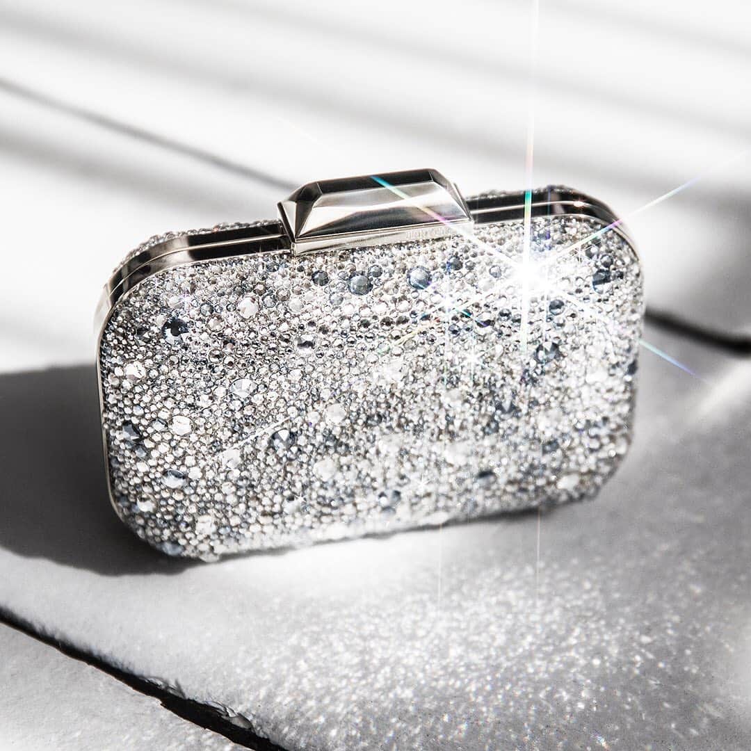 Jimmy Chooさんのインスタグラム写真 - (Jimmy ChooInstagram)「Amp up the glamour with our crystal covered CLOUD clutch #JimmyChoo」5月26日 1時26分 - jimmychoo