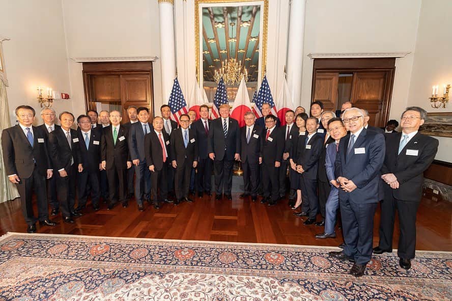 ドナルド・トランプさんのインスタグラム写真 - (ドナルド・トランプInstagram)「After arriving in Japan, President Trump visited the U. S. Ambassador to Japan’s residence.」5月26日 1時38分 - realdonaldtrump