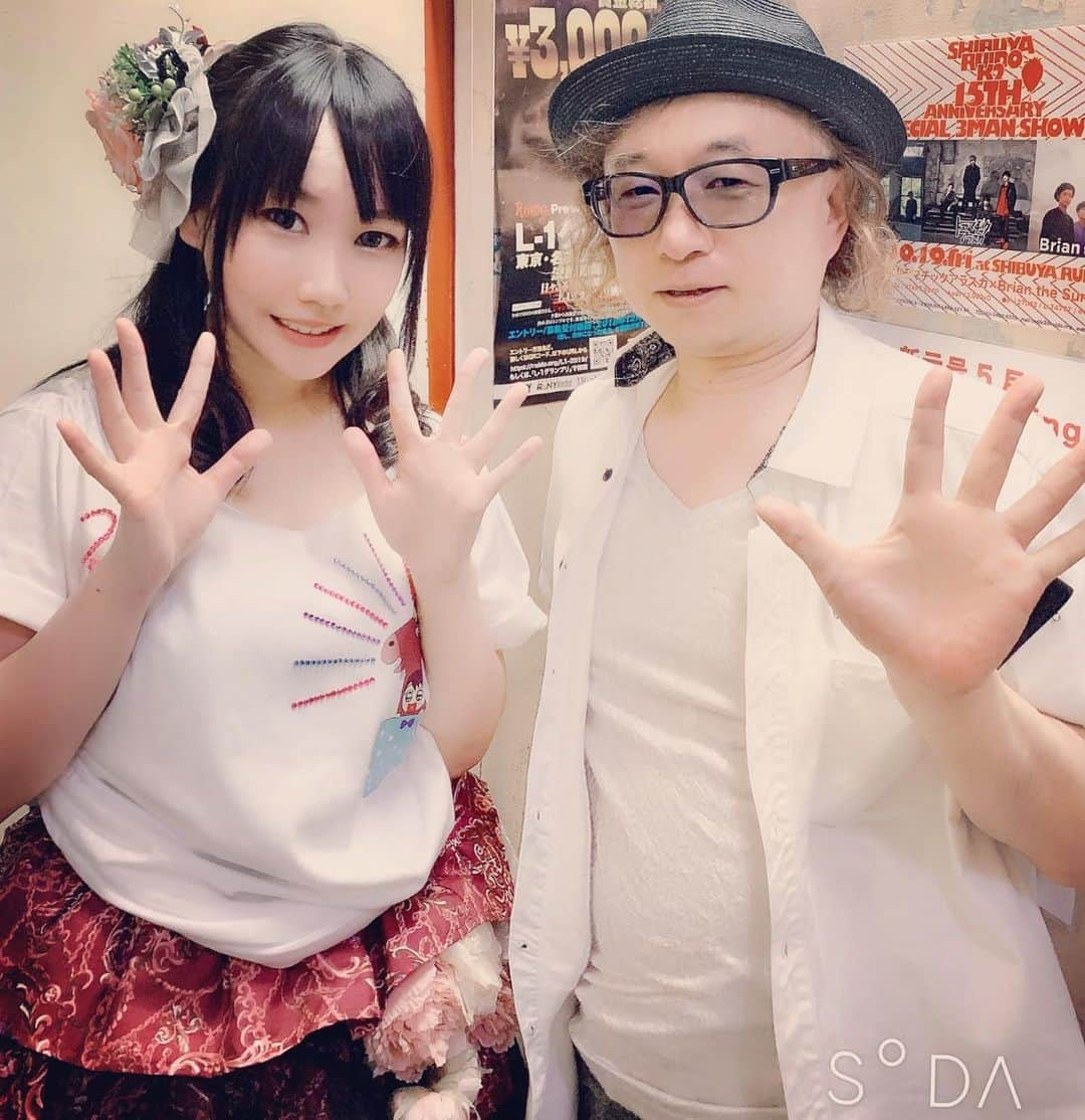 樫原伸彦さんのインスタグラム写真 - (樫原伸彦Instagram)「. 藤崎結朱さんワンマンに行ってきました。独特な空気感、かなり好き。  人柄が滲み出る2時間たっぷりのバンドサウンドは自分が一番好きなブレンド、4リズム+アコギ。  なかなかウエストコーストロックの女の子はいないので、希少価値があります。  共に制作した「死ぬほど生きてたい 死ぬほど愛したい」はアンコールで披露してくれましたが、初演とは思えない堂々たる歌唱。 永く歌って育ててもらえたら。  死ぬほど応援したい。  #藤崎結朱 #シンガーソングライター #ssw #ライブ #live #歌手 #singer #guitar #アコギ #ギター女子 #アコギ女子 #声優 #アイドル #アニメ #アニソン  #girls  #vscocam  #instacool  #instagood  #beautiful  #followme  #followback  #fun  #model  #tagsforlikes  #bestoftheday  #fashion  #instamood  #cute」5月26日 2時07分 - nobustagrammy