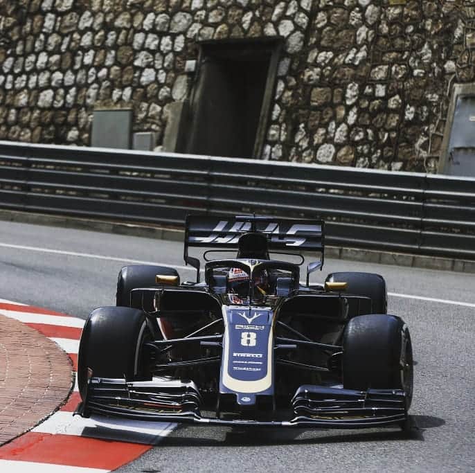 ロマン・グロージャンさんのインスタグラム写真 - (ロマン・グロージャンInstagram)「Traffic in Monaco is always a risk. Pierre couldn't see me coming but unfortunately it cost us a top 10 grid slot. Hoping for more luck tomorrow! #r8g #MonacoGP」5月26日 1時59分 - grosjeanromain