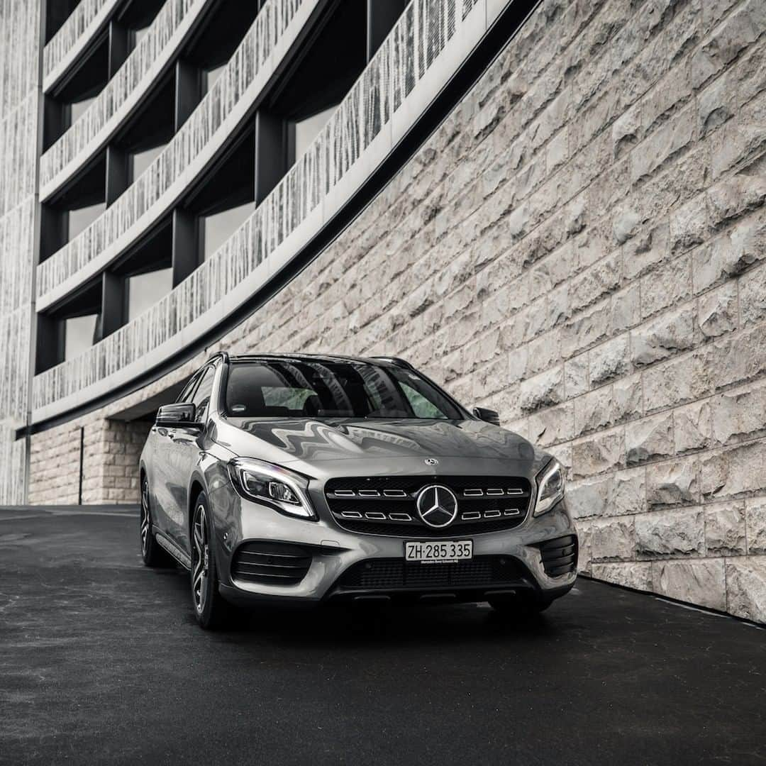 メルセデス・ベンツさんのインスタグラム写真 - (メルセデス・ベンツInstagram)「Urban exploration with the Mercedes-Benz GLA. 🏙 📸: @kimonmaritz for #MBsocialcar  #Mercedes #GLA #MercedesBenz #Benz #carsofinstagram #Driving #roadtrip  #automotivedesign #instacars #cars」5月26日 2時00分 - mercedesbenz