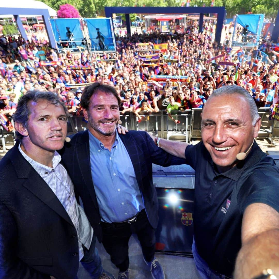 FCバルセロナさんのインスタグラム写真 - (FCバルセロナInstagram)「📍 Fan Zone 💃🏼 Seville 💙❤️ Barça Fans #TotsUnits #CopaBarça」5月26日 2時10分 - fcbarcelona