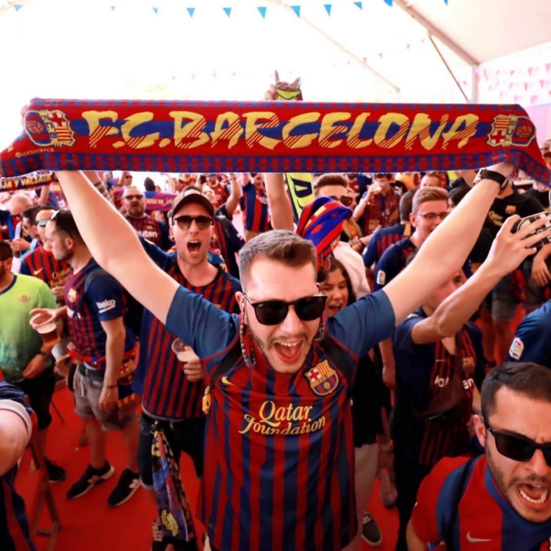 FCバルセロナさんのインスタグラム写真 - (FCバルセロナInstagram)「📍 Fan Zone 💃🏼 Seville 💙❤️ Barça Fans #TotsUnits #CopaBarça」5月26日 2時10分 - fcbarcelona