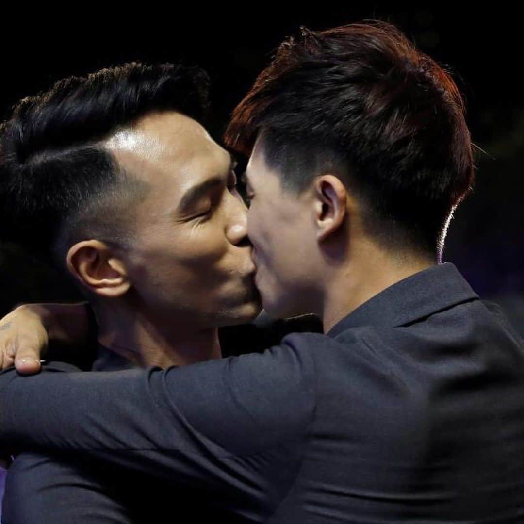 CNNさんのインスタグラム写真 - (CNNInstagram)「More than 1,000 participants attended a wedding banquet held by #Taiwan LGBTQ rights activists to celebrate some of the first legally recognized same-sex marriages on the island. The event in Taipei included a joint wedding for about 20 couples and stage performances, including a drag act. 📸: Tyrone Siu/Reuters, Ritchie B. Tongo/EPA/Shutterstock, Sam Yeh/AFP/Getty Images」5月26日 2時16分 - cnn