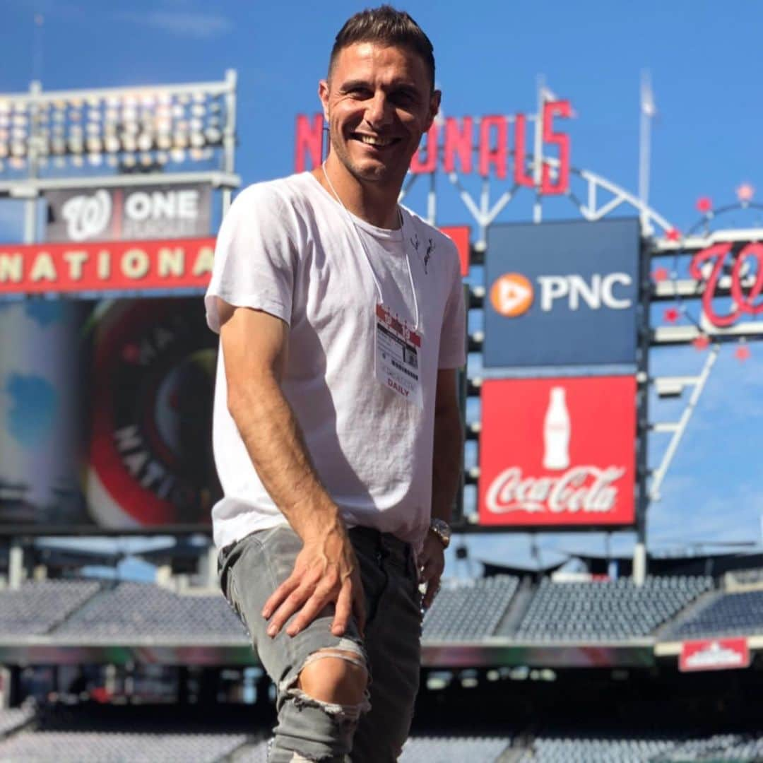 ホアキン・サンチェスさんのインスタグラム写真 - (ホアキン・サンチェスInstagram)「No cé, ni cogé un bate Hulio!! 😂😂 bonito día viendo al @nationals 🤗 #washinton #nationals #beisbol #mushobetis」5月26日 2時37分 - joaquinarte