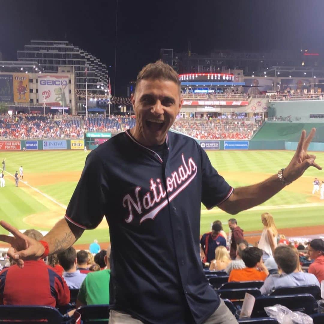 ホアキン・サンチェスさんのインスタグラム写真 - (ホアキン・サンチェスInstagram)「No cé, ni cogé un bate Hulio!! 😂😂 bonito día viendo al @nationals 🤗 #washinton #nationals #beisbol #mushobetis」5月26日 2時37分 - joaquinarte