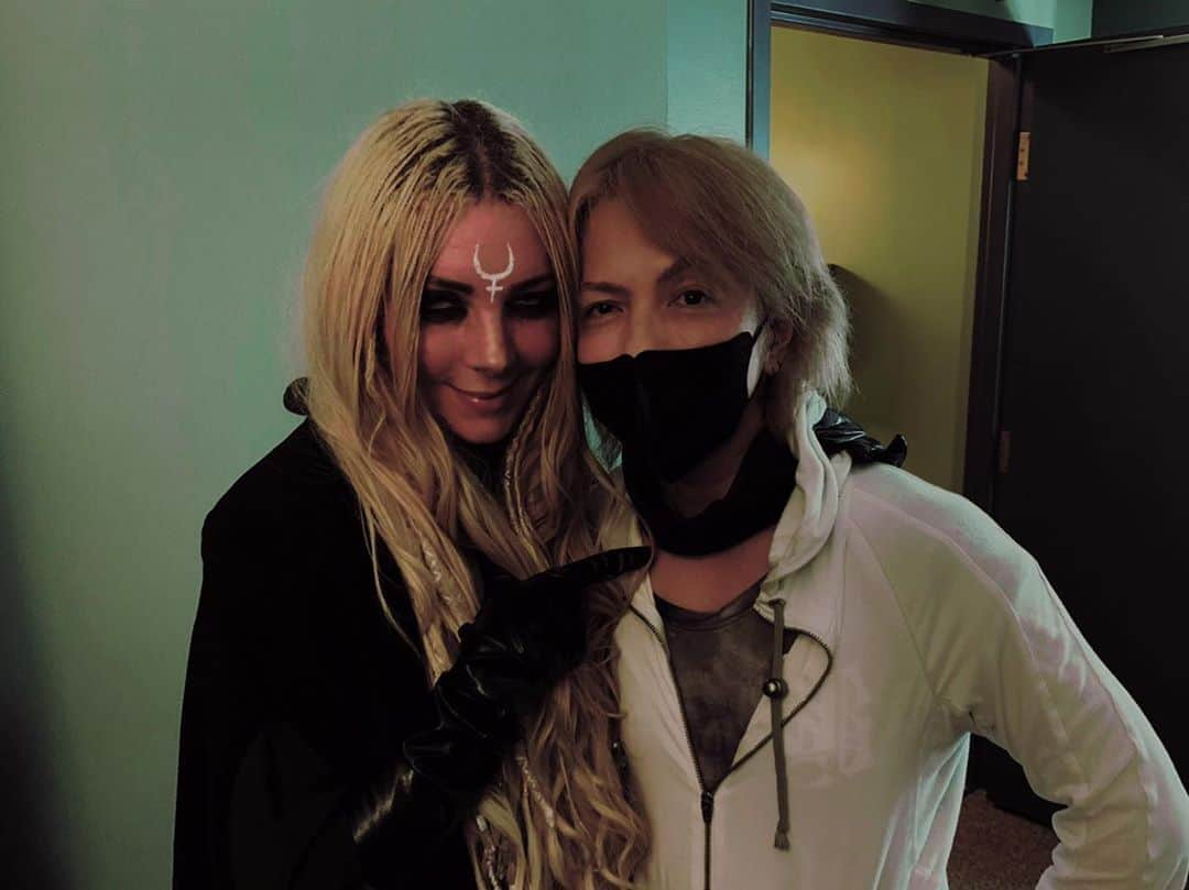 Hydeさんのインスタグラム写真 - (HydeInstagram)「Thank you @mariabrinkofficial @inthismomentofficial  This was a very rewarding tour for me.  See you soon! And now, the long awaited final headline show is tomorrow!! #HYDELIVE2019US #KansasCity #InThisMoment #Maria」5月26日 2時37分 - hydeofficial