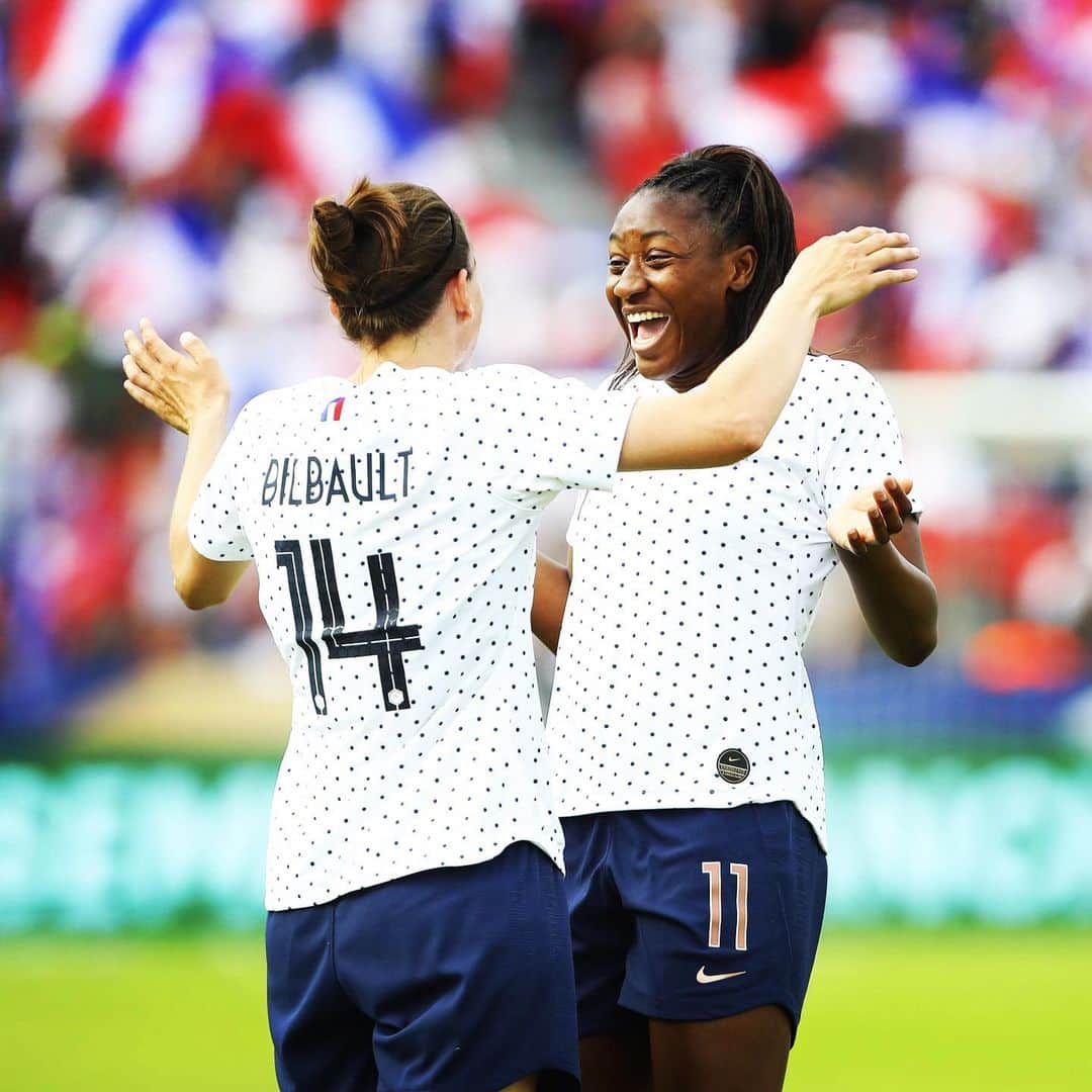 FIFAワールドカップさんのインスタグラム写真 - (FIFAワールドカップInstagram)「After today's 3-0 win against Thailand, #FIFAWWC hosts France🇫🇷 have won 9 of their last 10 matches. In those ten matches they've scored 34 ... and conceded just 4 times! 😮 #DareToShine #LeMomentdeBriller #LesBleues」5月26日 2時49分 - fifaworldcup