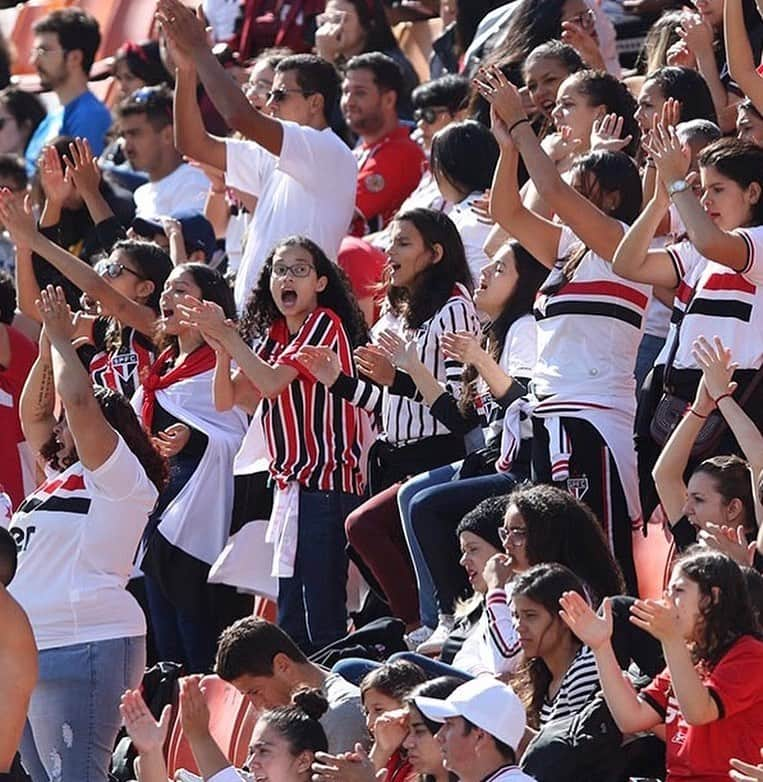 São Paulo FCさんのインスタグラム写真 - (São Paulo FCInstagram)「Atualizando que as minas... Deram mais um show! São Paulo 2x1 Palmeiras, neste sábado, no Pacaembu. Os gols tricolores foram de Jaqueline e Ary. Valeu, torcida, pelo apoio! #FutebolFemininoTricolor #VamosSãoPaulo 🇾🇪 ‪⠀⠀⠀⠀⠀⠀⠀⠀⠀‬ ‪📸 Rubens Chiri / saopaulofc.net‬」5月26日 2時43分 - saopaulofc