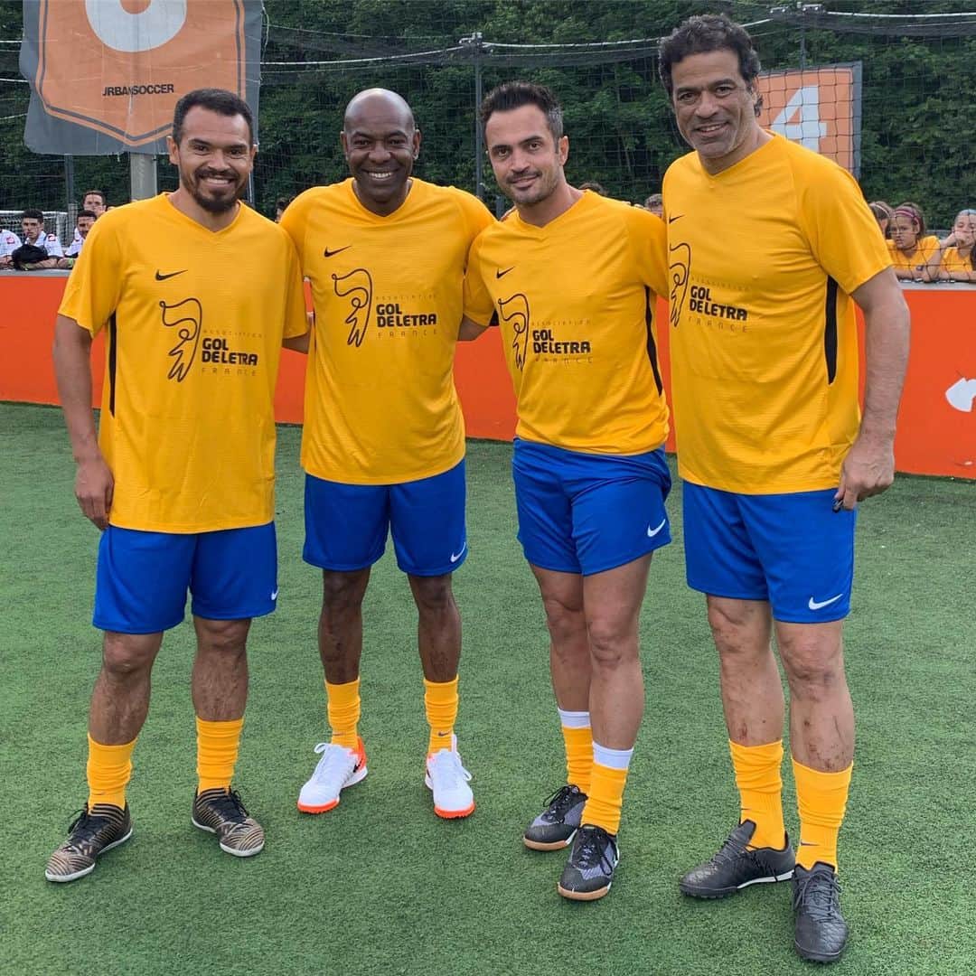 アレッサンドロ・ローザ・ヴィエイラのインスタグラム：「Obrigado pelo convite @rai10oficial @ceara02_oficial @claudiocacapa @cacapinha_oficial @fundgoldeletra #Paris #france — Merci beaucoup @rai10oficial」