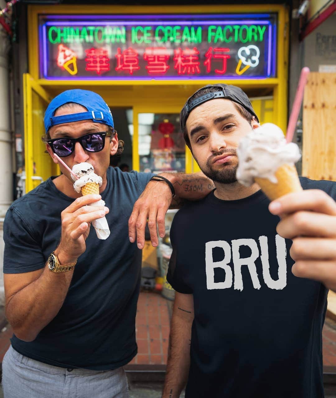ケイシー・ネイスタットのインスタグラム：「🍦💏🍦」