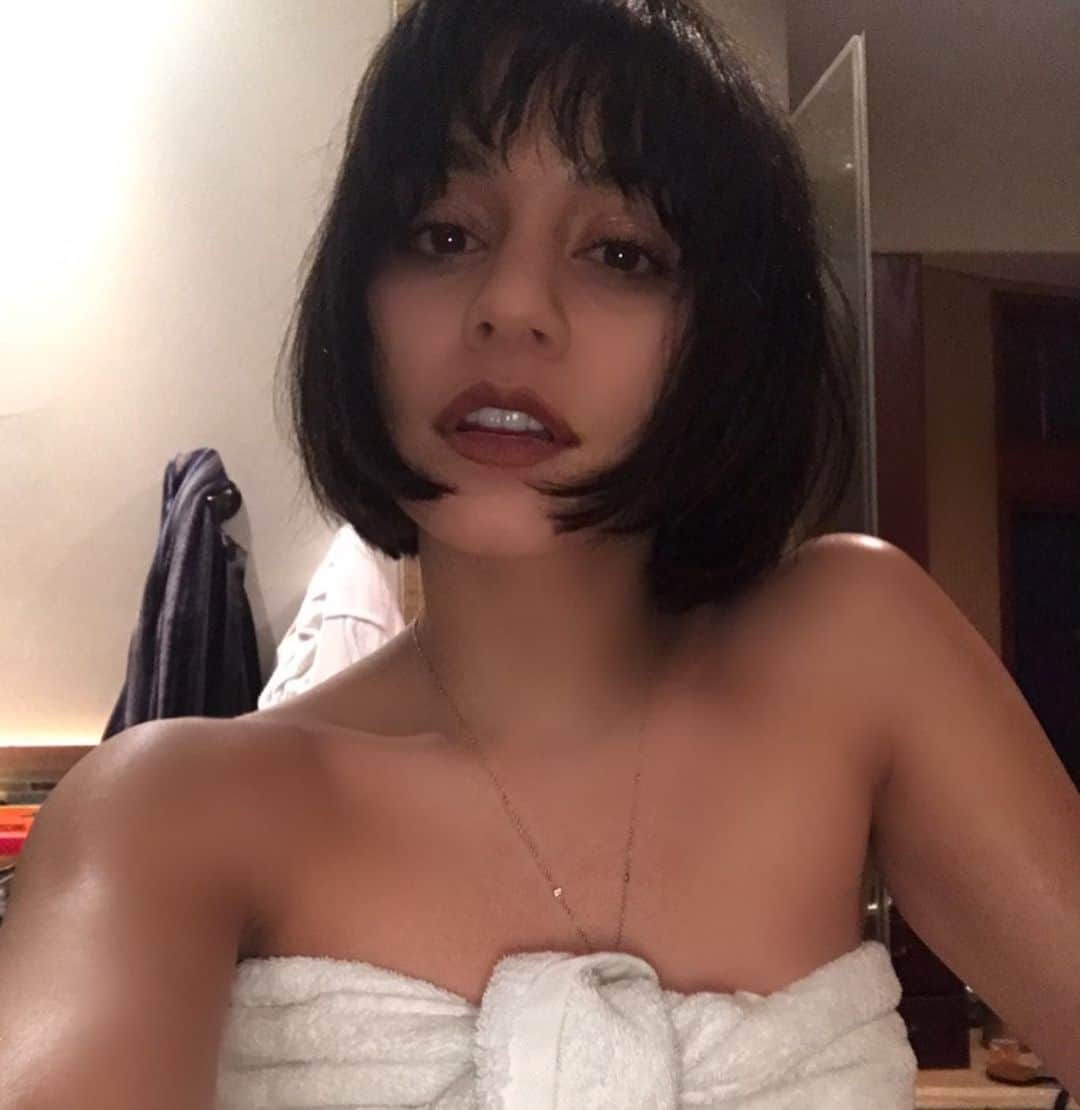 ヴァネッサ・ハジェンズさんのインスタグラム写真 - (ヴァネッサ・ハジェンズInstagram)「Trying to grow out my hair but mannnn was in love with this cut」5月26日 2時47分 - vanessahudgens