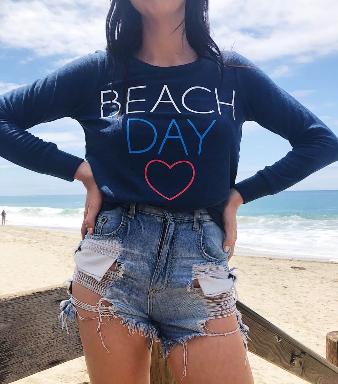 チェイサーのインスタグラム：「you know how we are spending our weekend☀️🌴 #chaserbrand」