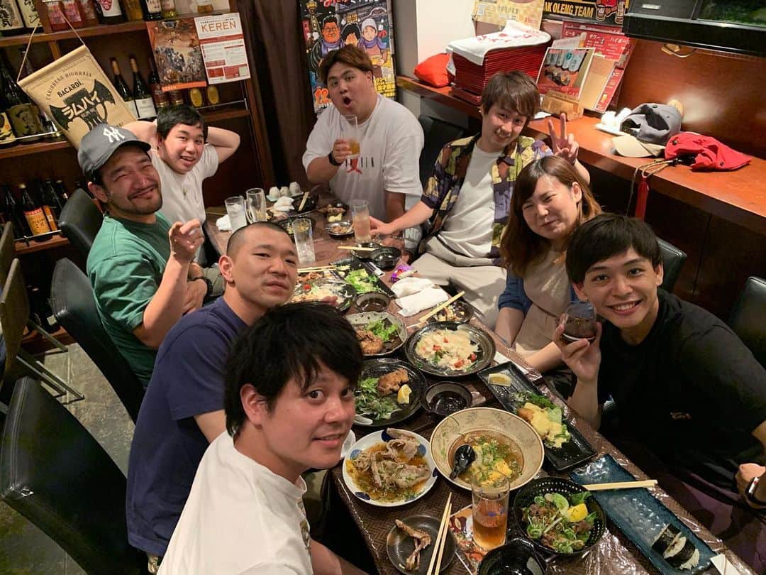 池田真一のインスタグラム：「打ち上げも最高でした！！！！ ポートワシントンの笠谷がオープニングVとまこっちゃんのVを作ってくれました！ VTRのダン鈴バトルでさや香石井がめちゃくちゃ頑張ってくれておもろすぎました！ 今井、せいや、らぶおじは見に来てただけです！ 死ぬほど飲んで食べてました！ みんなありがとう！」