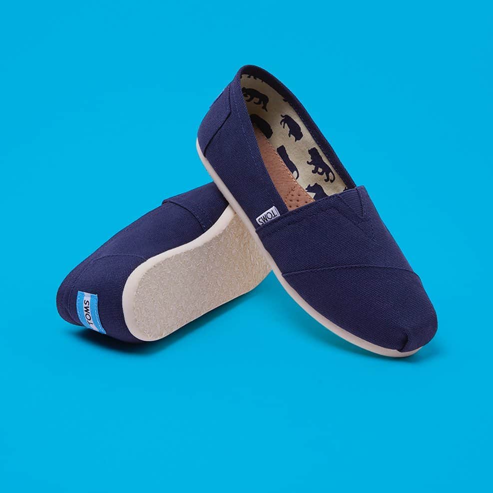 のインスタグラム：「The iconic TOMS slip-ons, these Alpargatas started it all. What was your first pair?」