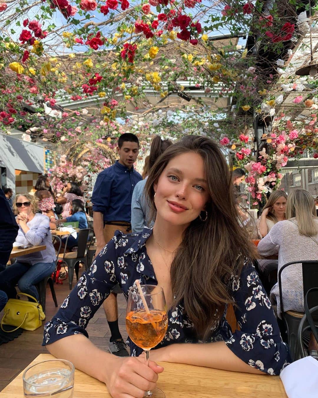 エミリー・DiDonatoのインスタグラム：「Spritzing and staycation-ing🍹」