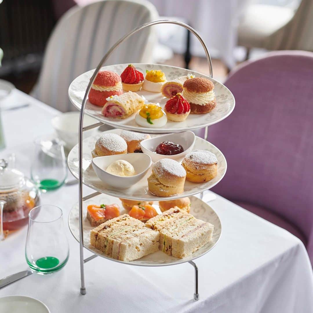 ローラアシュレイのインスタグラム：「We are delighted to announce the launch of our next @LauraAshleyTheTeaRoom, opening in the idyllic parklands of @KenwoodHallHotel. We look forward to welcoming you when we officially open on Monday 17th June. Find out more about making your reservation at thetearoom@kenwoodhall.co.uk」