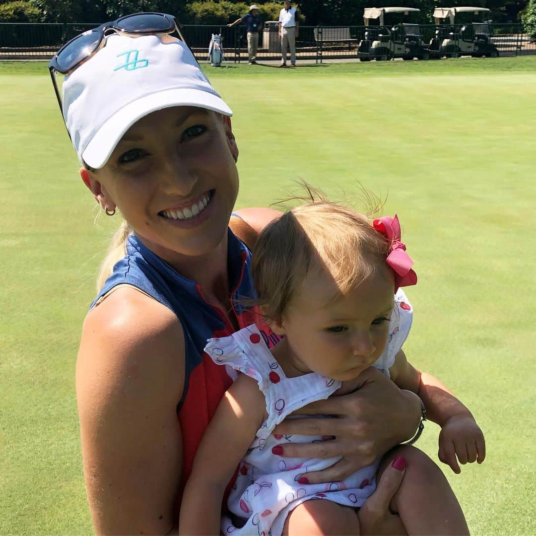 ブルック・パンケーキのインスタグラム：「It felt so great to peg it up again this week amongst the best players in the game! Thank you so much @puresilkchamp @kingsmillresort and to all of the volunteers for making such a memorable week that much more special...and for spoiling my sweet Lucy!  I so wish I was playing this weekend, but taking away lots of positives! My weeks as a traveling mama look a little different, and I have a new definition of tired! But I couldn’t be more proud to share this with Lucy and be apart of the @lpga_tour family! #ontothenext ❤️」