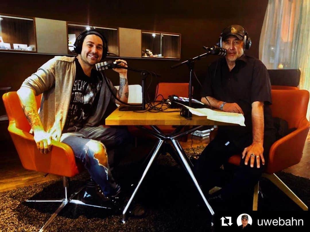 デイヴィッド・ギャレットさんのインスタグラム写真 - (デイヴィッド・ギャレットInstagram)「#Repost @uwebahn ・・・ Producing my new Podcast with a very special guest: David Garrett. We cruisin‘ together with our @starsatseacruise in october on Queen Mary 2 by @cunardline ⚓️⚓️⚓️ #podcast #interview #davidgarrett #music #cruise #travel #starsatsea #star #instagood #queenmary #queenmary2 #cunard #travelling #me」5月26日 4時05分 - davidgarrettinsta