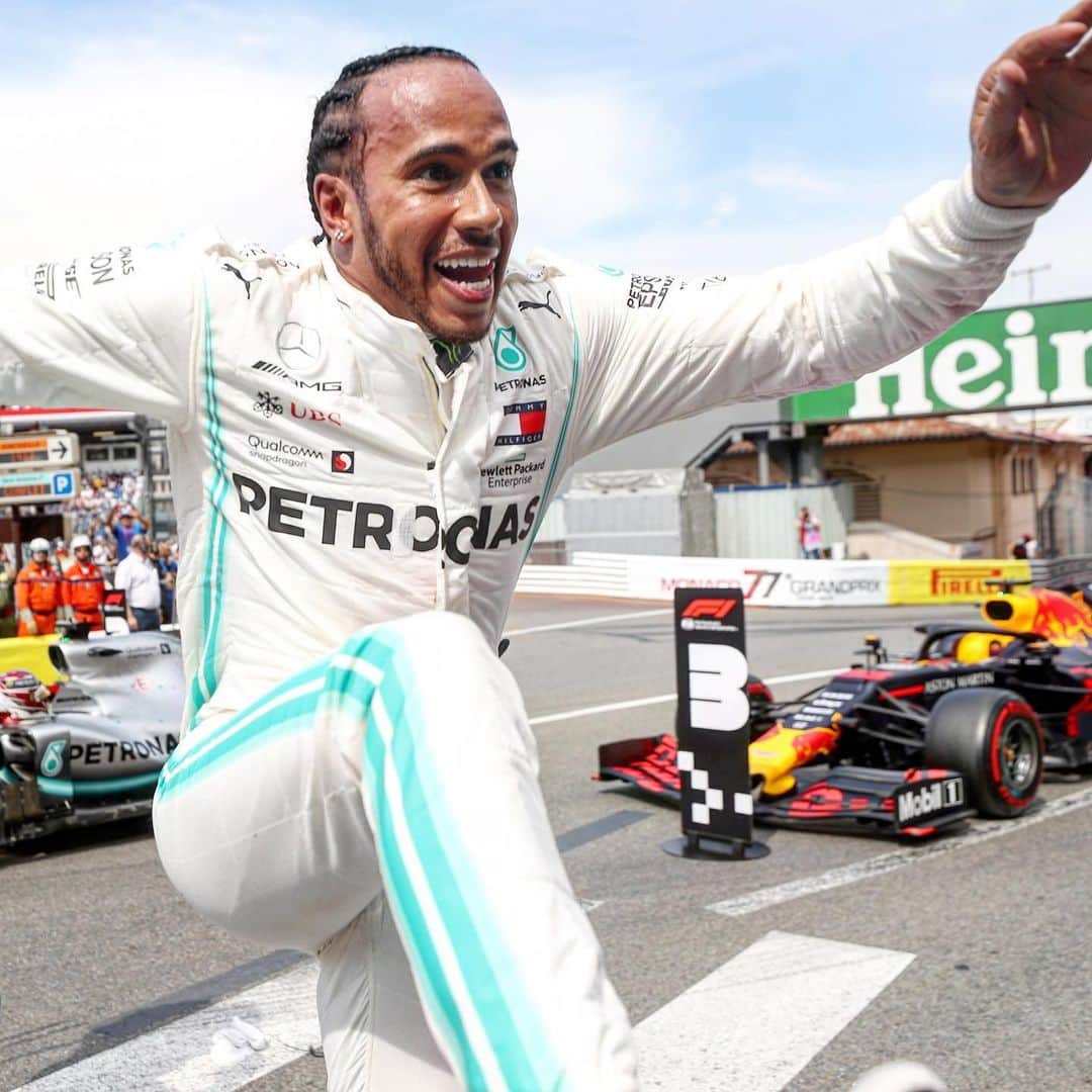 F1さんのインスタグラム写真 - (F1Instagram)「Think he enjoyed that one 😁 . #F1 #Formula1 #LewisHamilton #MonacoGP #PolePosition @lewishamilton @mercedesamgf1 📸David Davies/PA Images @pa」5月26日 4時13分 - f1