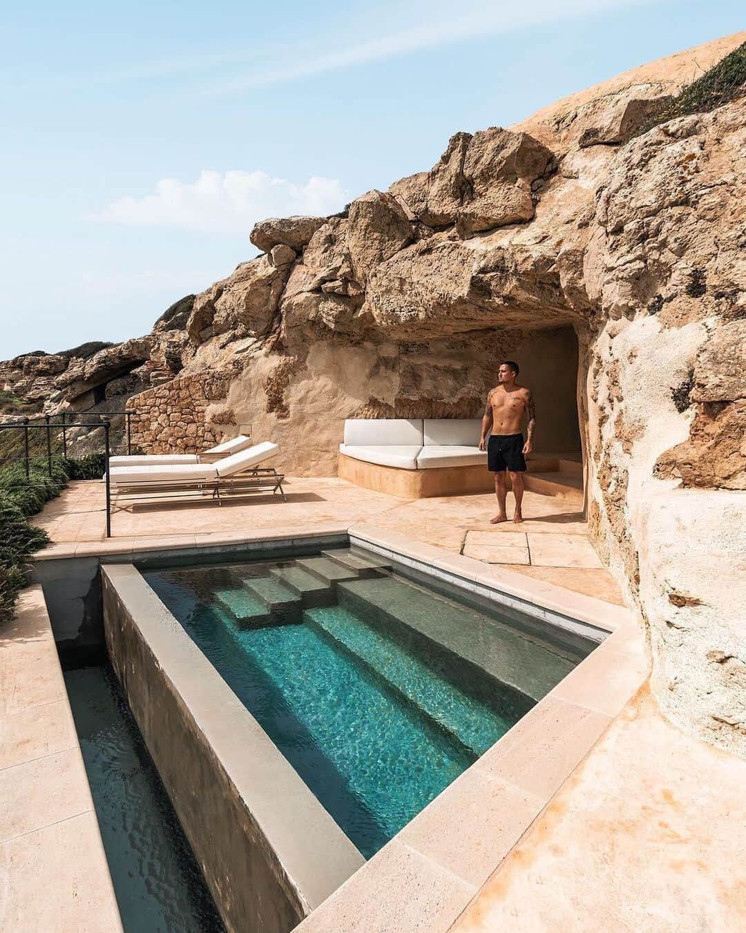 BEAUTIFUL HOTELSさんのインスタグラム写真 - (BEAUTIFUL HOTELSInstagram)「A suite built into the cliff 🏔️ @cap_rocat is a former fortress built for the surveillance of the Bay of Palma in Mallorca. Now, guests can stay in a castle like experience with cave rooms. 😍 (📷: @jeremyaustiin 📍: Cap Rocat Hotel, Mallorca)」5月26日 4時14分 - beautifulhotels