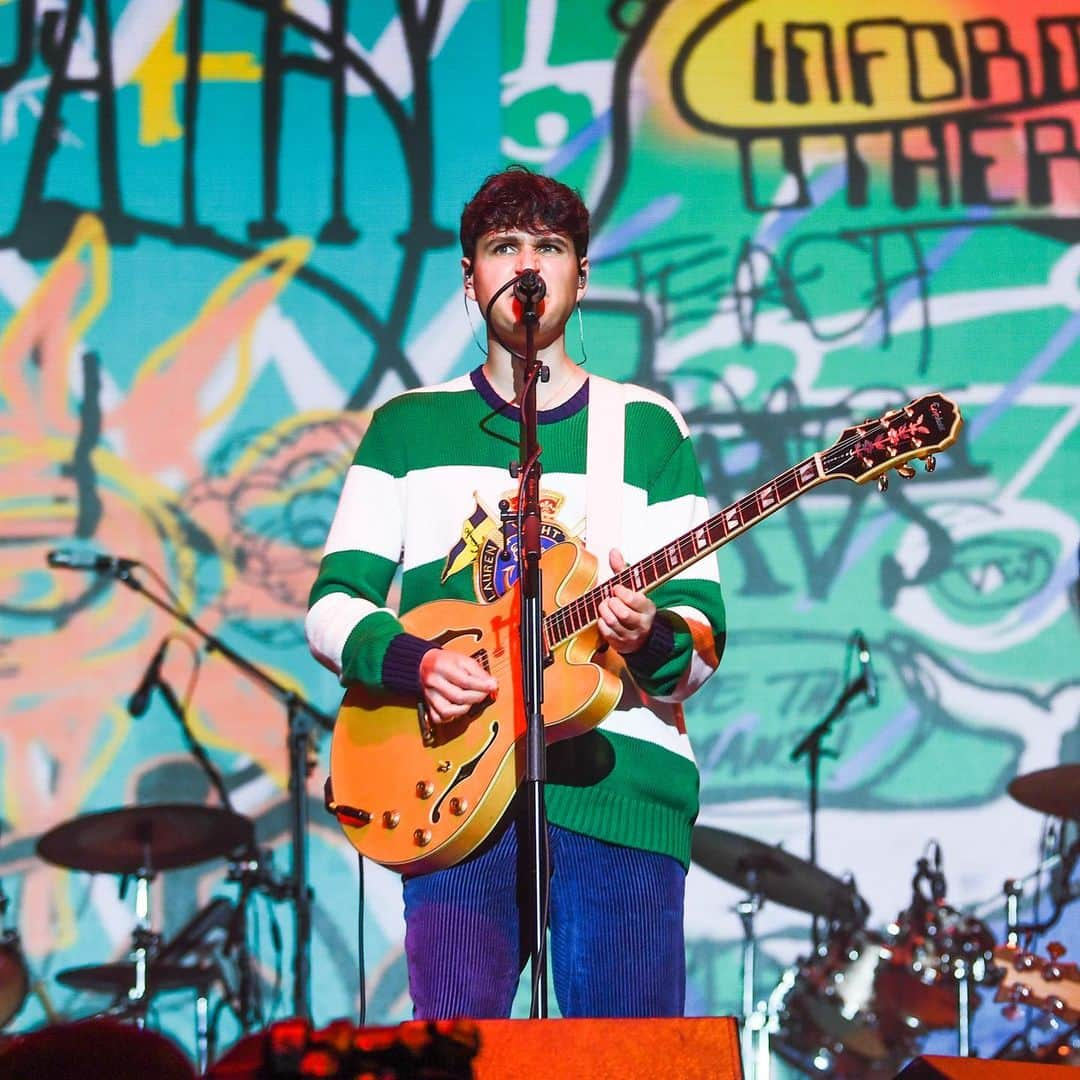 BBC Radioさんのインスタグラム写真 - (BBC RadioInstagram)「@vampireweekend: a TOTAL vibe 💚❤️💙🧡💛 #BigWeekend」5月26日 4時16分 - bbcradio1