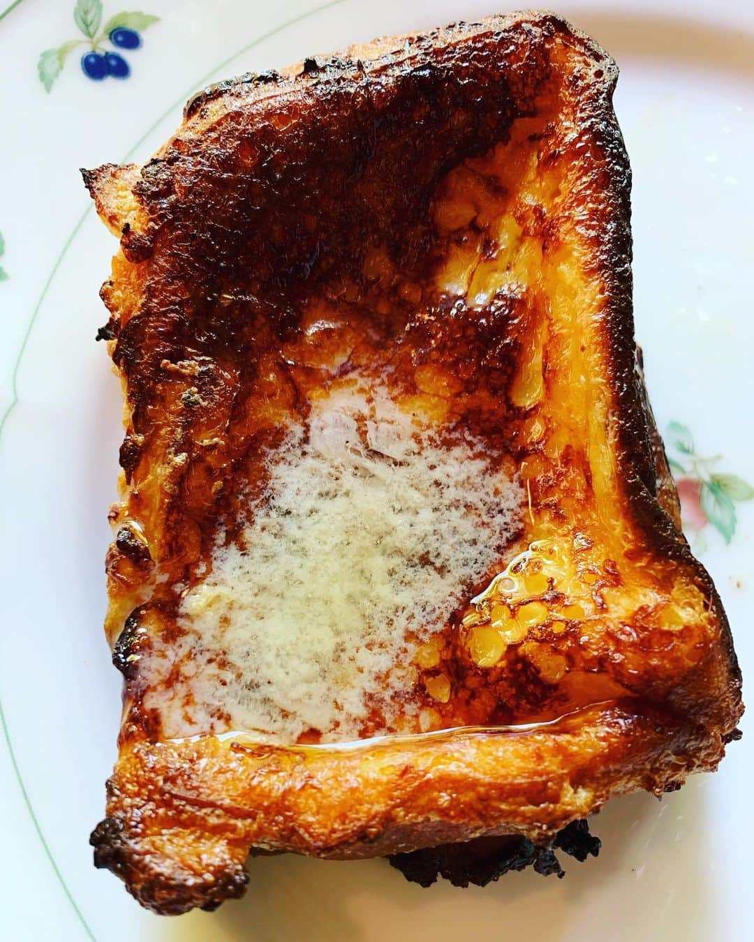 山中千尋さんのインスタグラム写真 - (山中千尋Instagram)「Melting butter on a sugar glazed French toast, #guiltypleasure 禁断のフレンチトーストにできたバターの湖に沈むわたし」5月26日 9時46分 - chihiroyam