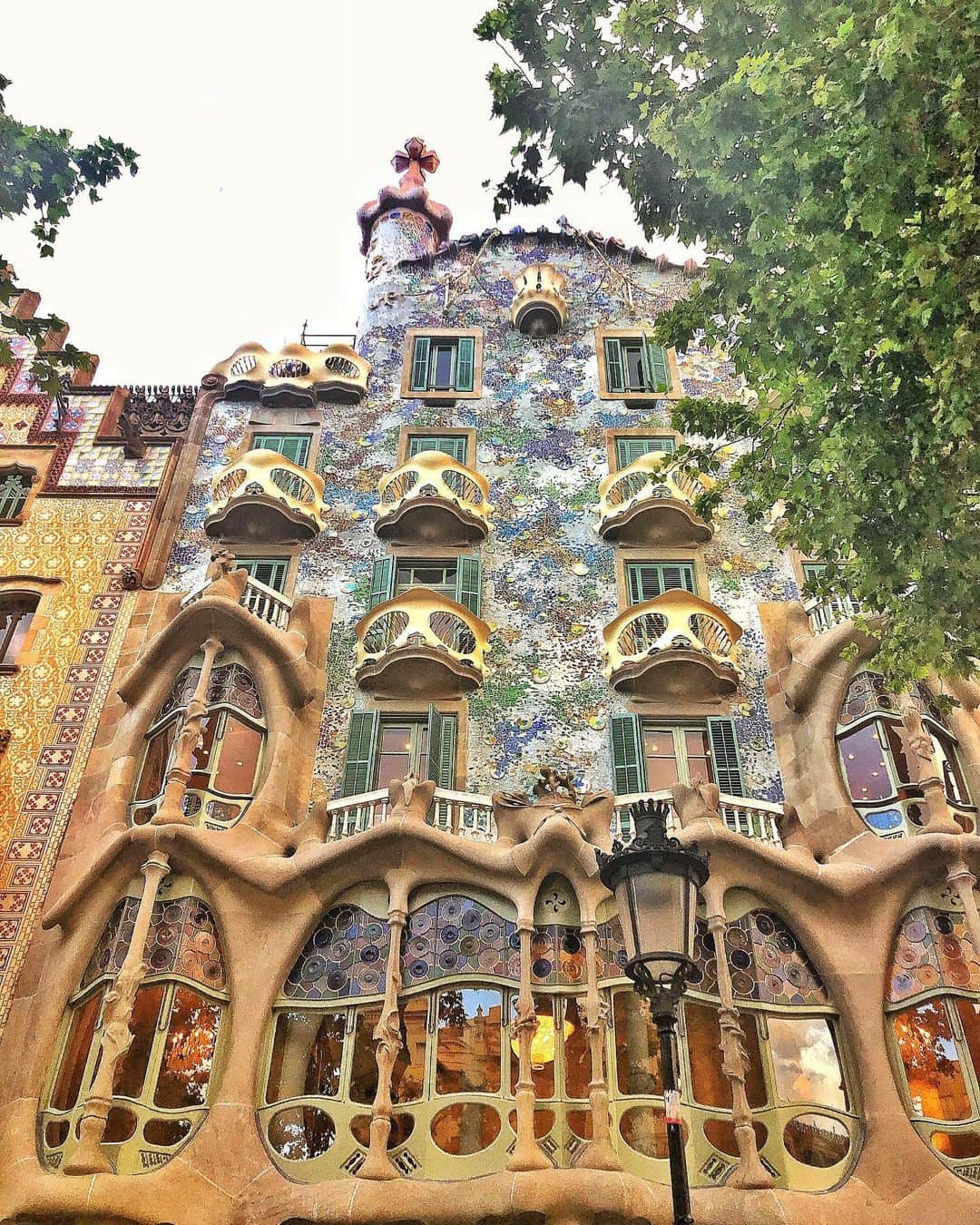 のインスタグラム：「Enjoying #Barcelona with my girls💚💃」
