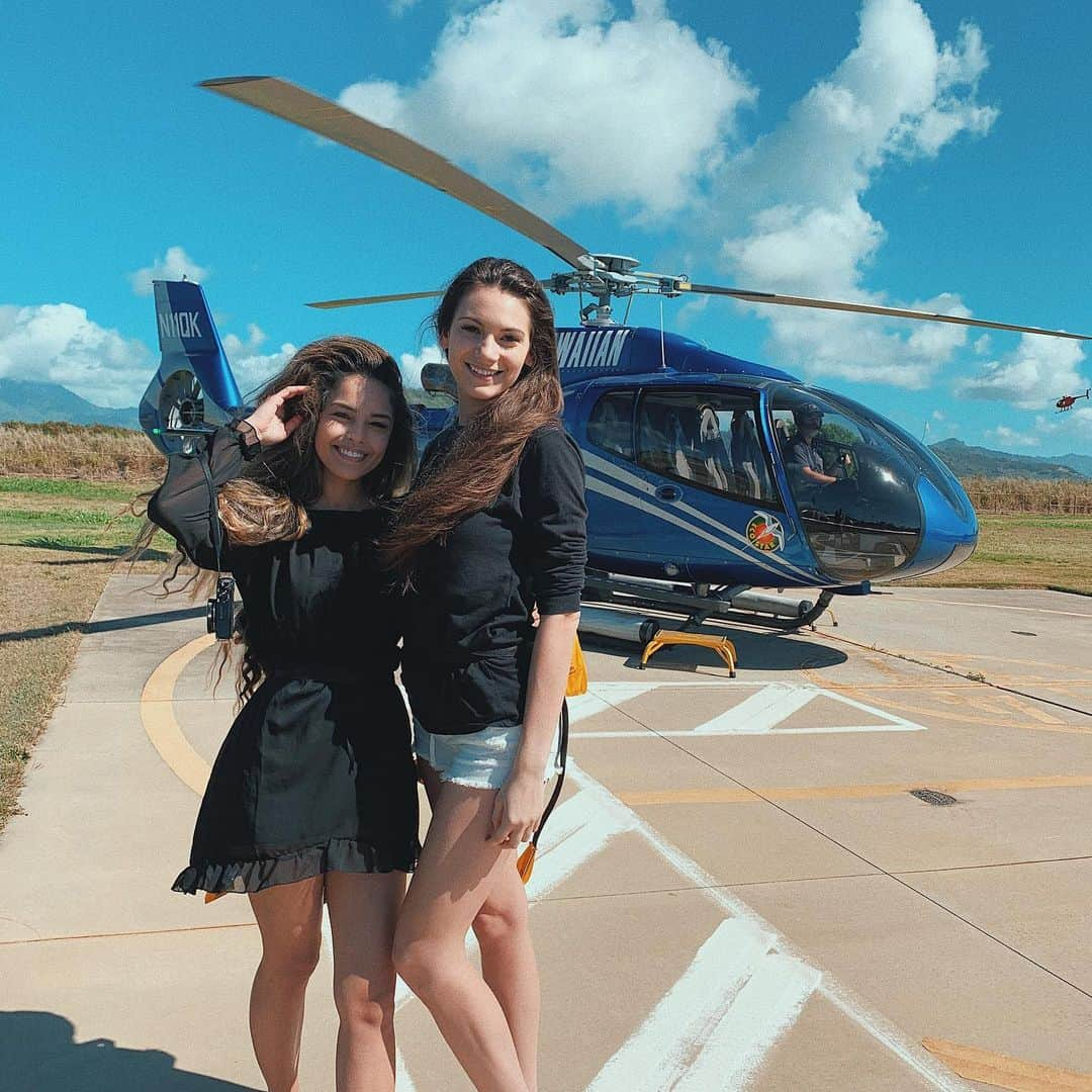 Alexia Rayeさんのインスタグラム写真 - (Alexia RayeInstagram)「getchu a friend like @valkyrae that last minute plans a hawaii trip then foLLOWS THROUGH ON ITTTTT 🥳 my vlog of the trip is live on youtube :) link is in my bio ♥️♥️♥️」5月26日 4時47分 - alexiaraye