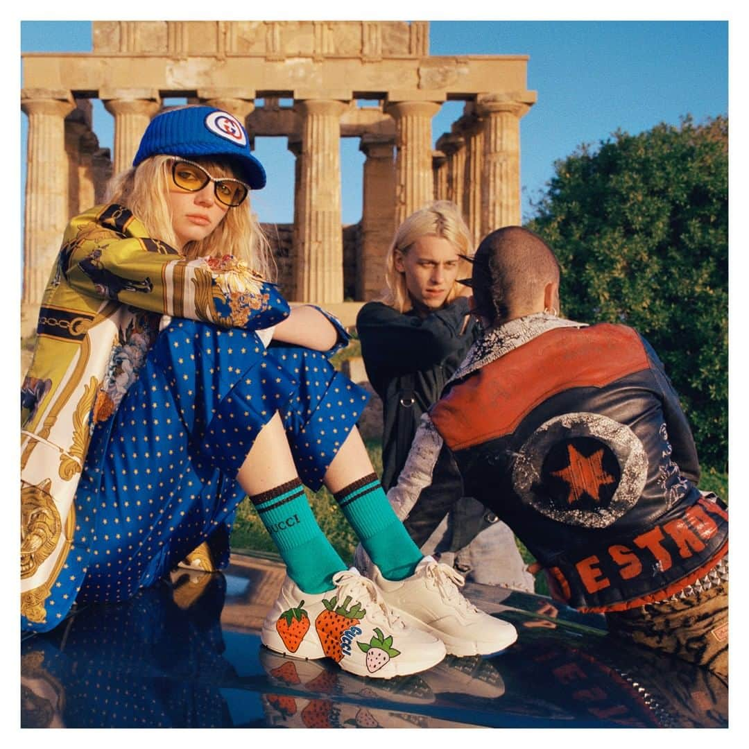 グッチさんのインスタグラム写真 - (グッチInstagram)「Captured among the ruins of Selinunte Archeological Park, a new design of the #GucciRhyton sneaker featuring the strawberry print from the #GucciPreFall19 collection by @alessandro_michele. #AlessandroMichele」5月26日 5時00分 - gucci