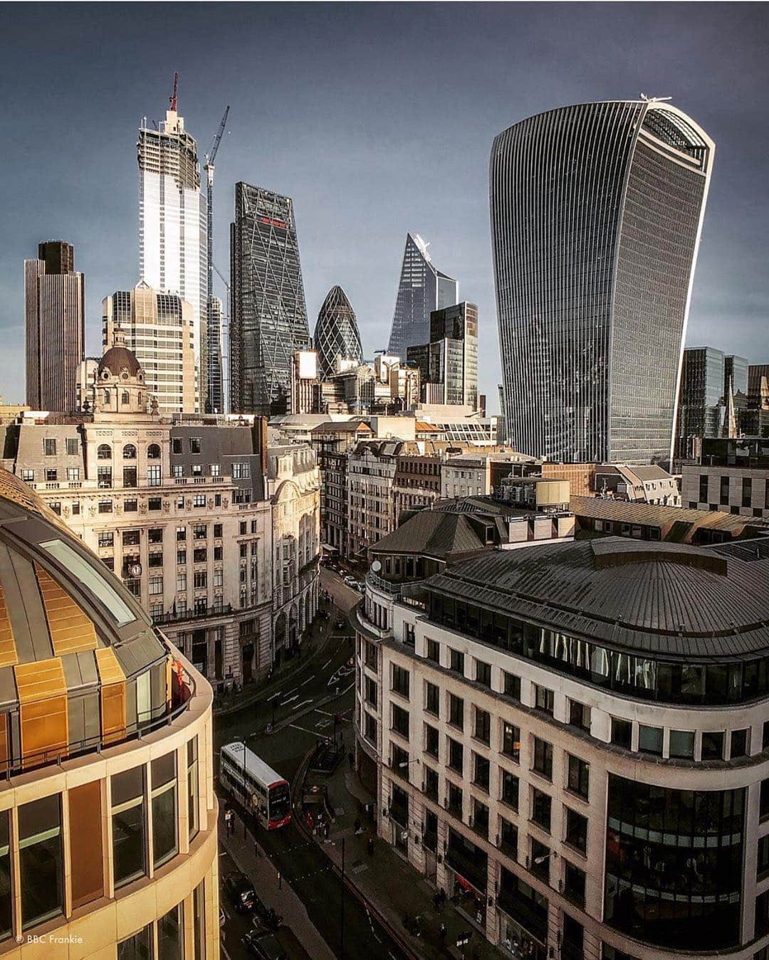 @LONDON | TAG #THISISLONDONさんのインスタグラム写真 - (@LONDON | TAG #THISISLONDONInstagram)「A gorgeous slice of #London from @bow_bells_city in the city 😍 // #thisislondon #london #cityoflondon」5月26日 5時00分 - london