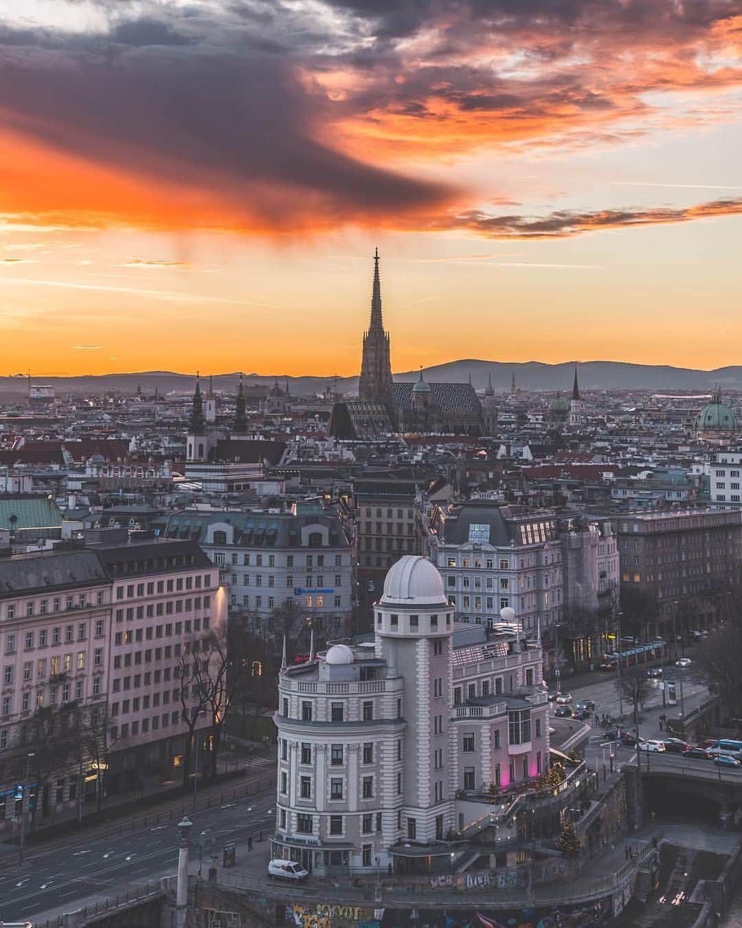 Wien | Viennaさんのインスタグラム写真 - (Wien | ViennaInstagram)「What a stunning view over Vienna! The building in the foreground is the Urania - the oldest planetarium in the city centrr from where you can marvel at the sky with a computer guided telescope. What is the number one thing someone should do in Vienna? 💫🌇 by @paolo_leyk #ViennaNow」5月26日 5時04分 - viennatouristboard