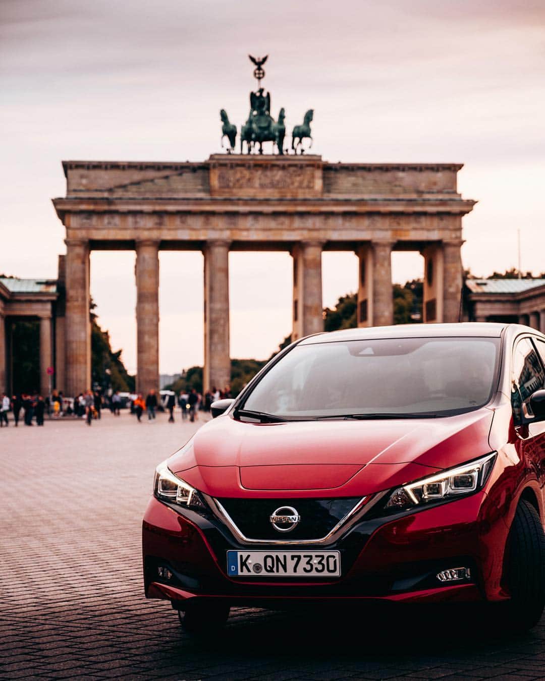 jeffさんのインスタグラム写真 - (jeffInstagram)「Traveling back to Germany, roam around the city capital I never visited after more than 10 trips in the country. Listening the sounds of the silence of the #SimplyAmazing #NissanLEAF to embrace the vibe of this city.  #ElectrifyTheWorld Tour with @NissanEurope. Ad」5月26日 5時07分 - jeffonline