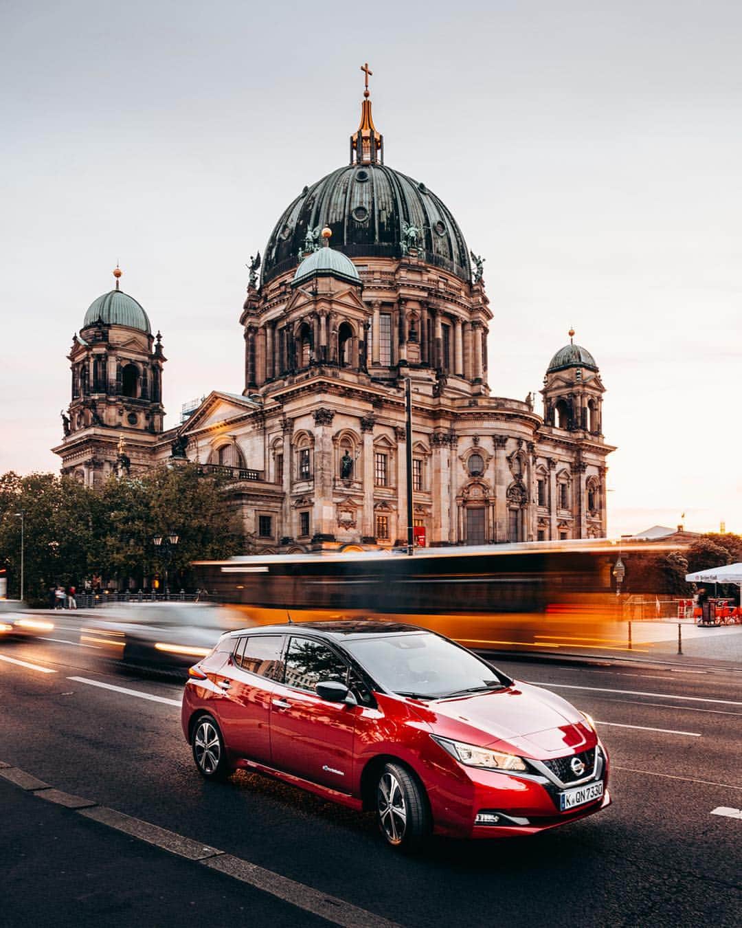 jeffさんのインスタグラム写真 - (jeffInstagram)「Traveling back to Germany, roam around the city capital I never visited after more than 10 trips in the country. Listening the sounds of the silence of the #SimplyAmazing #NissanLEAF to embrace the vibe of this city.  #ElectrifyTheWorld Tour with @NissanEurope. Ad」5月26日 5時07分 - jeffonline