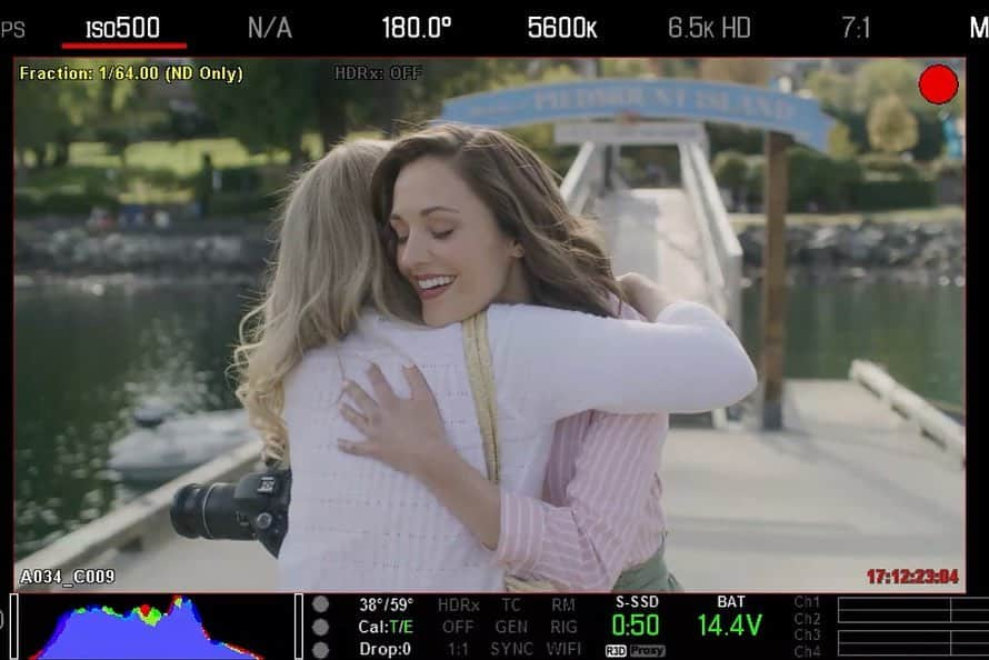 ローラ・オスさんのインスタグラム写真 - (ローラ・オスInstagram)「A charming collection of screen-captures, offering a sneak peak of #InTheKeyOfLove, airing on @hallmarkchannel this summer. We had so much fun filming last month in beautiful Vancouver. Tune in tonight (Sat 5/25) at 11pm for a preview of all Hallmark’s #JuneWeddings original movies!」5月26日 5時31分 - lauraosnes