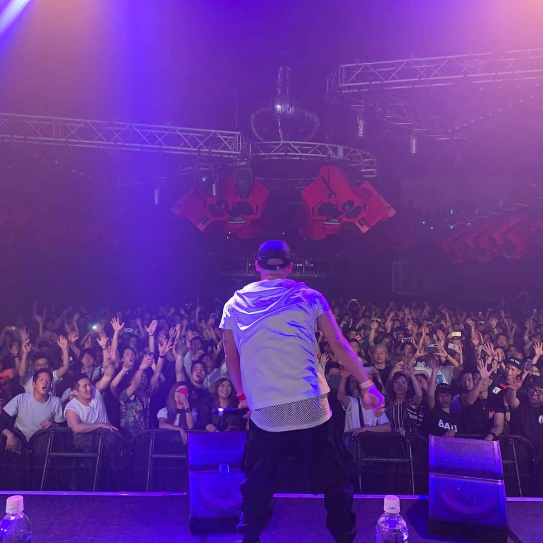 MIGHTY CROWNのインスタグラム：「#mightycrown  #stageshow #killaz we just knocked 3shows in 24hours  #work #nonstop #musicislife #reggae #dancehall #hiphop  #音楽 24時間で3つの ショー さー 1時間後には 寝るぞ！」