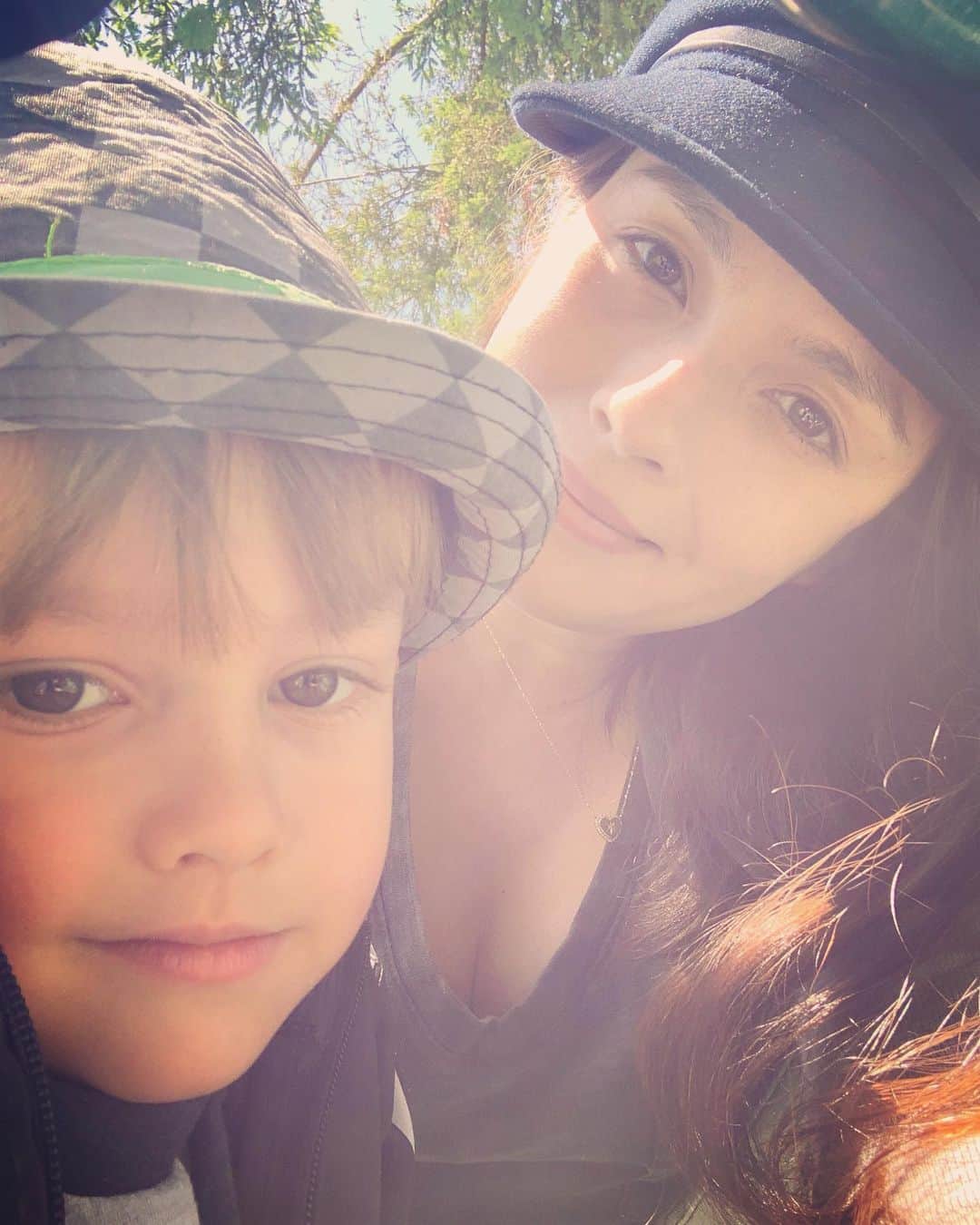 OLIVIAのインスタグラム：「Park time with my baby boos💖」