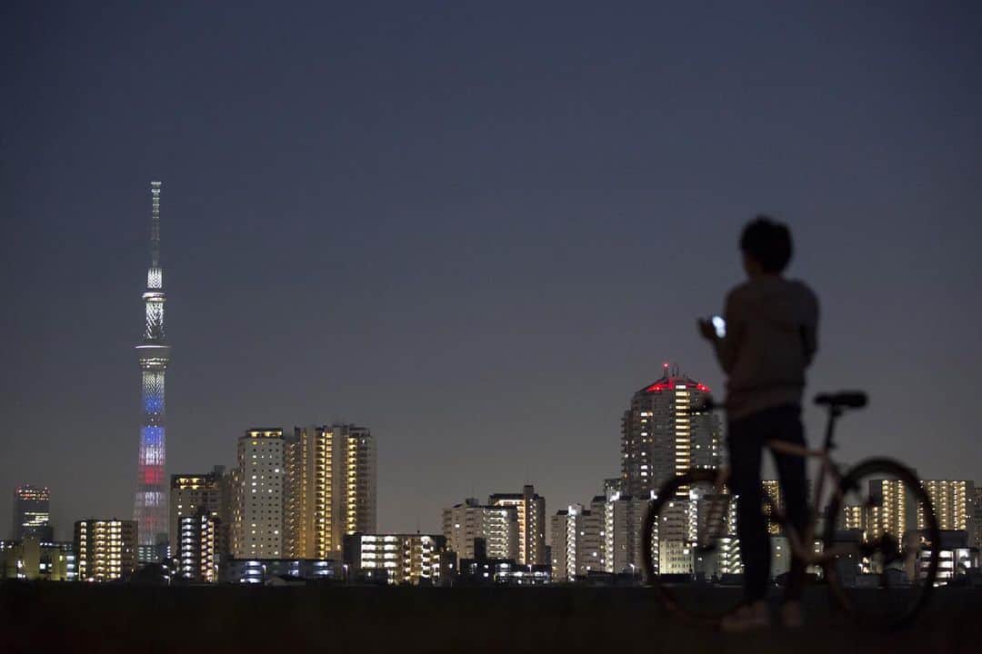 NBC Newsさんのインスタグラム写真 - (NBC NewsInstagram)「The Tokyo Skytree is seen illuminated with the colors of the US flag as President #Trump arrived for a 4-day visit to #Japan on Saturday. Click the link in our bio for more. . 📷 Tomohiro Ohsumi / @gettyimages」5月26日 5時45分 - nbcnews