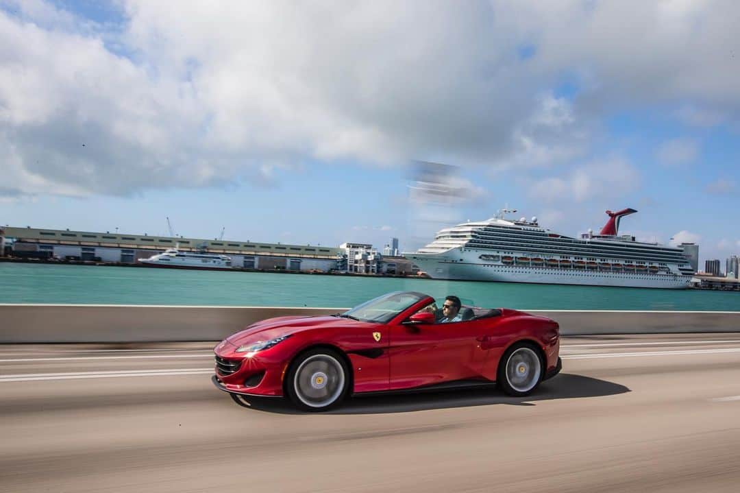 Ferrari USAさんのインスタグラム写真 - (Ferrari USAInstagram)「Enjoy the cruise. #FerrariPortofino⁣ ⁣ #Ferrari #MiamiBeach #Droptop」5月26日 5時39分 - ferrariusa
