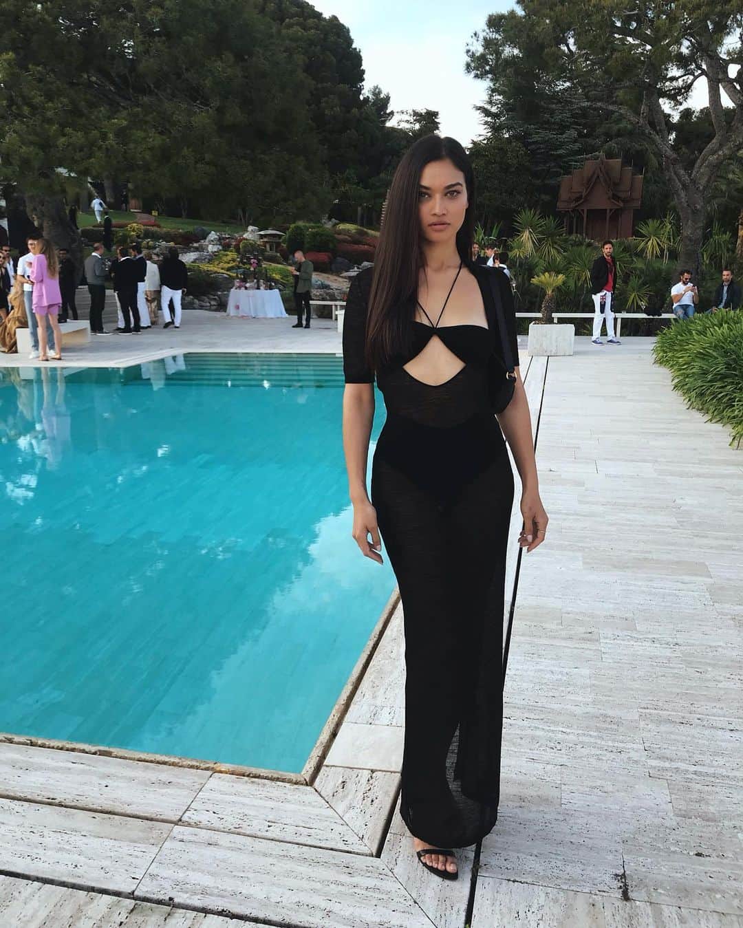 シャニーナ・シャイクのインスタグラム：「Dress by @jacquemus 🖤」