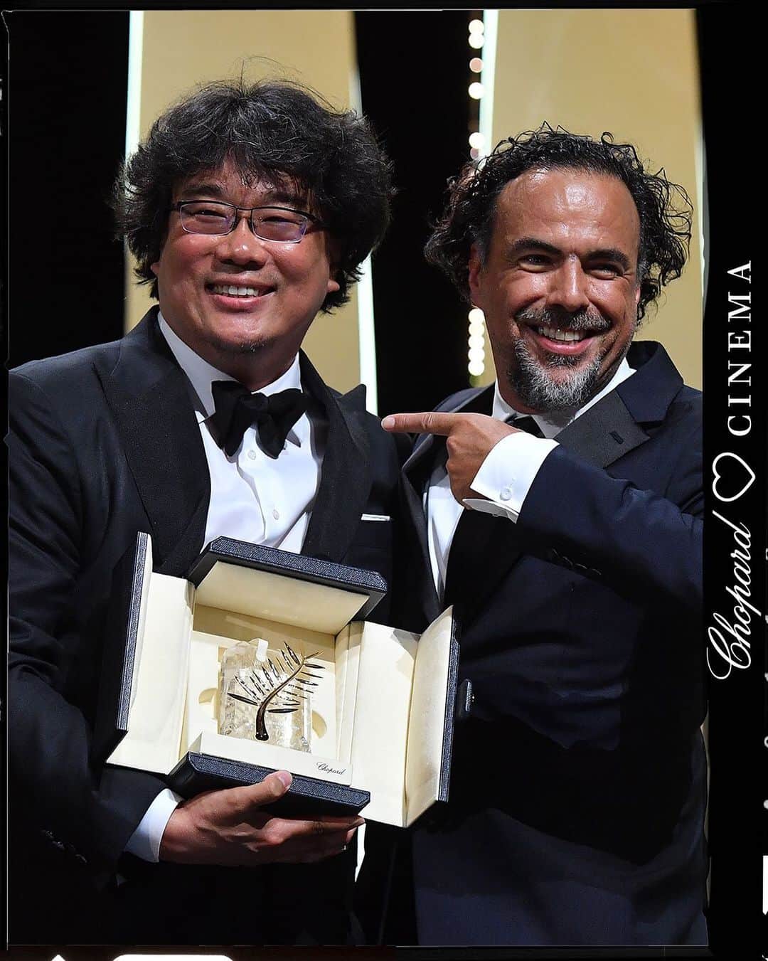 ショパールさんのインスタグラム写真 - (ショパールInstagram)「Congratulations to Bong Joon-ho, South Korean film director and screenwriter for winning the #PalmeDor with his film « Parasite ». #ChopardLovesCinema #Cannes2019 #TheRedCarpetJeweller」5月26日 5時55分 - chopard