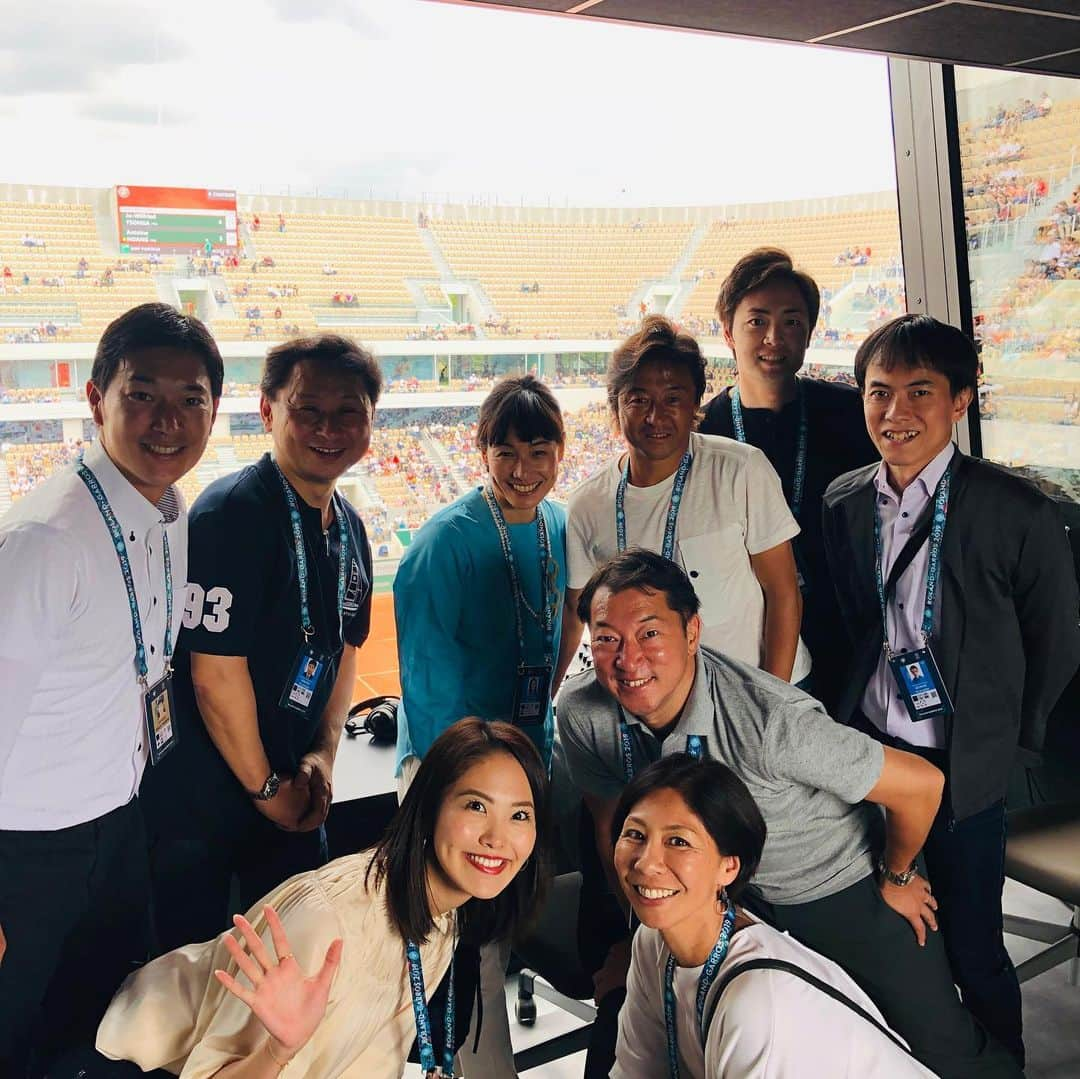 伊達公子さんのインスタグラム写真 - (伊達公子Instagram)「26日日曜日から#rolandgarros 2019が始まります。 WOWOWメンバーの実況、解説陣です。 選手は準備万端！私たちも明日からRolandGarrosで起きる素晴らしい瞬間をお伝えします。 #伊達公子 #kimikodate #テニス #テニスプレイヤー #tennis #tennisplayer #instatennis #rolandgarros #rolandgarros2019 #全仏オープン #ローランギャロス #paris #パリ#tomoumiono」5月26日 6時09分 - kimiko.date