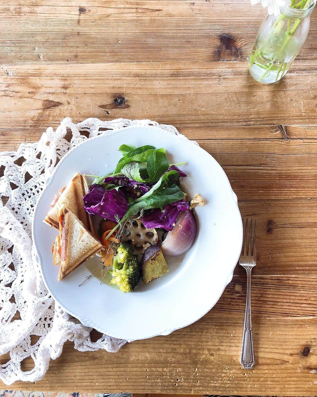 池田泉さんのインスタグラム写真 - (池田泉Instagram)「sunday morning🥗  サラダとホットサンドが最近の定番な朝ごはん。  #123skitchen」5月26日 6時29分 - xxizumi123xx