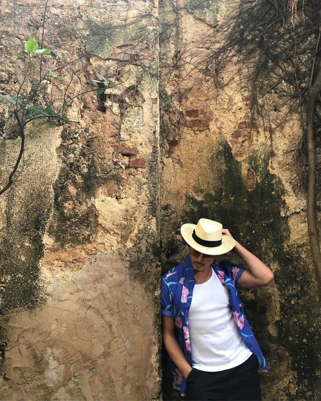 タイラー・ブラックバーンのインスタグラム：「🌸」