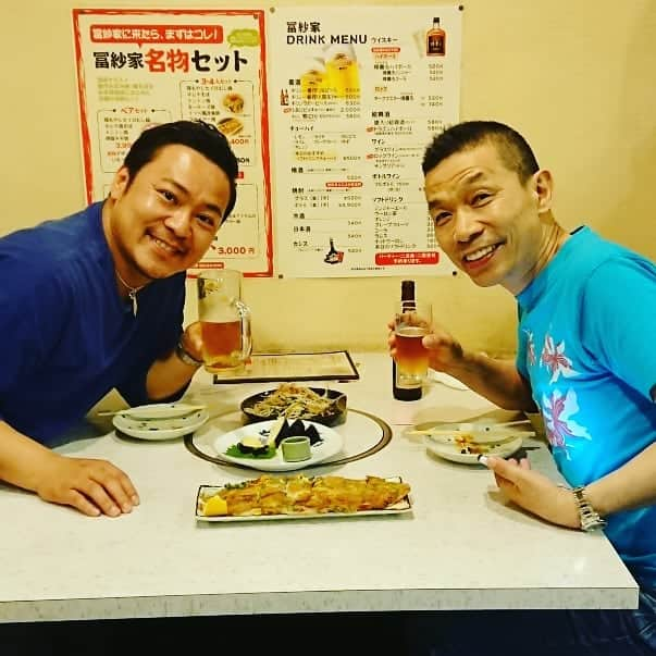 高井俊彦さんのインスタグラム写真 - (高井俊彦Instagram)「【エールを頂きました✋】 昨夜はー。 ABCラジオ『土曜いそべ堂』にゲストで呼んで頂きました❗  昔から気にかけて下さってる磯部さん✨ 昔に共演させてもらってから大好きなアナウンサー桂さん✨ お二人とのラジオは楽しすぎてあっという間でした🎶 ジ・白川バンドの『ホームラン』という曲を流してもらった上に、磯部さんから『フレーフレー高井‼️』とエールをしっかり頂きました🙌  ラジオ後にご飯に誘って頂き、久しぶりに空堀の『冨紗家』へ🎵  何から何まで磯部さんありがとうございました🙇」5月26日 6時45分 - takai_toshihiko