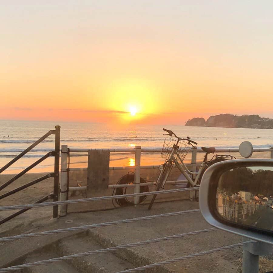 鈴木絢子さんのインスタグラム写真 - (鈴木絢子Instagram)「・ ・ 気温だけは既に夏ですが☀️夏本番に向けて✊ #ビューティースーパーフード セミナー、色々予定しています😊 ・ 🌈#Panasonicセンター ビューティーセミナー @大阪 5/31 金曜 18:30〜20:00 ・ 🌈#日本スーパーフード協会 資格講座  @東京 6/23 日曜 10:00〜17:00 ・ 今週の大阪ではベーシックなスムージー づくりも🥤✨ ・ 本場インドのモリンガや#スピルリナ など、愛用のグリーン系スーパーフードを駆使しつつ。 スーパーフードを美味しく効率良く摂取するコツをご紹介します🤗 ・ ・ #朝活 #朝食 #スムージー #朝の風景 #スーパーフード #スピルリナ #モリンガ #ウィートグラス #morning #superfoods #innerbeauty #beauty #organic #sunrise #🧘‍♀️ #🥤 #🌅」5月26日 6時39分 - ayako_suzuki810